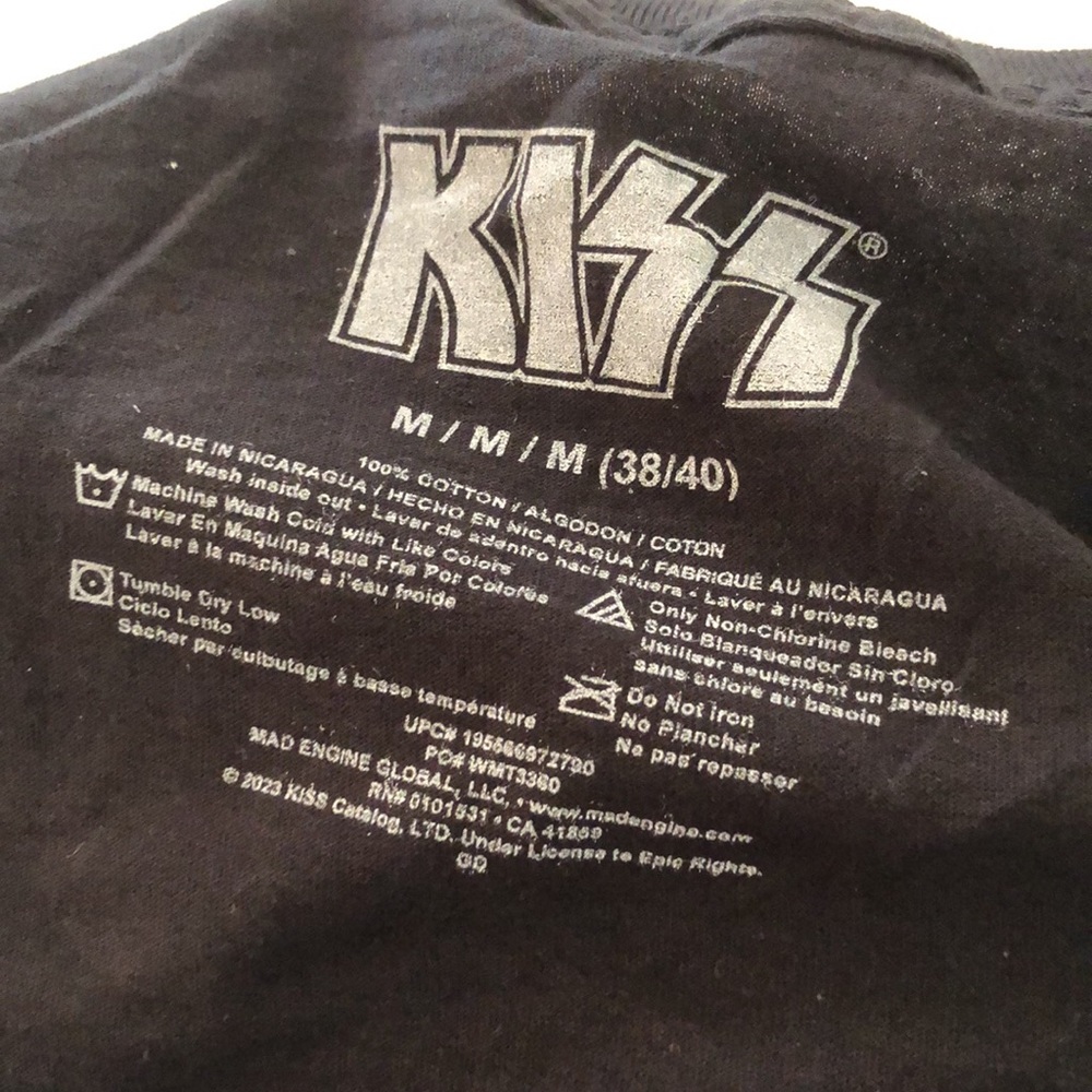 Kiss - Picture 3 of 3
